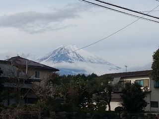 神山バス停付近から見る富士山