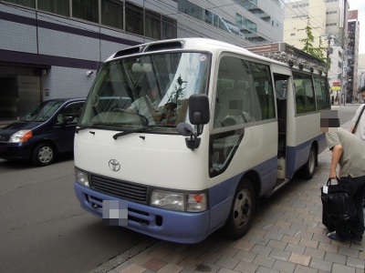 送迎バスで小樽へ移動