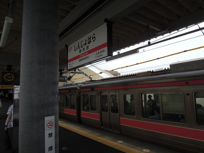 徒歩で向かうなら新所原駅が最寄となるのだが、ここは県境を超えた先の静岡県側にある