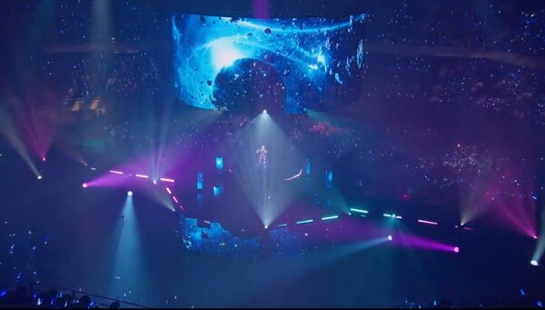 「Light Year Song」。映像は宇宙