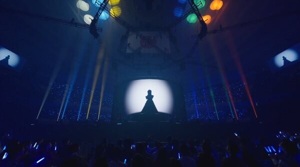 特殊イントロが流れるのだが、この曲なんなんだ…？って思っていたら